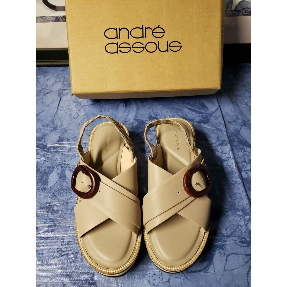 Andre Assous Women's Lupita Wedge Sandal, Stone, US size 9